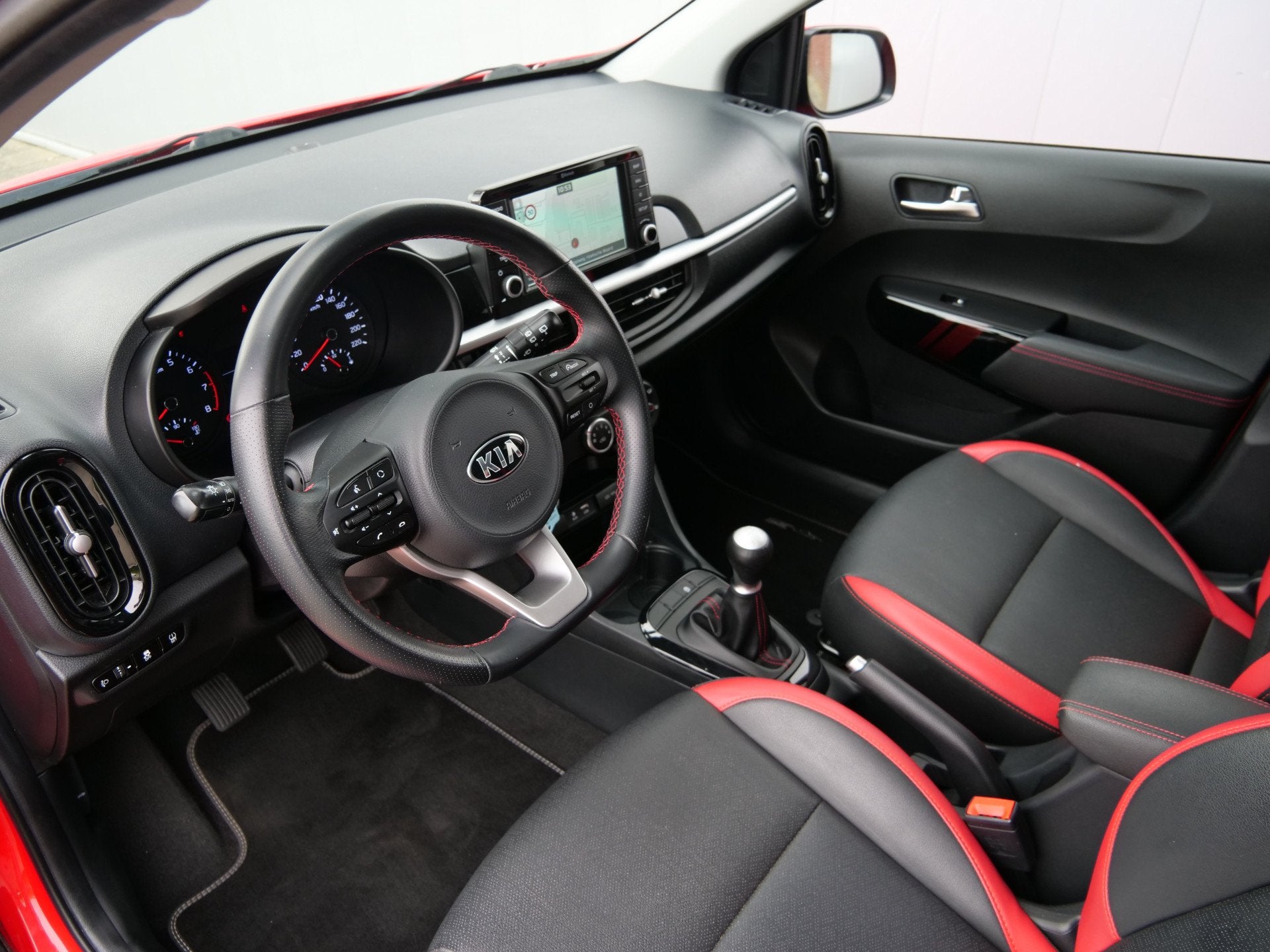 Kia Picanto 1.0 MPi 67pk GT-Line Edition Camera / Navigatie, Auto's, Voorwielaandrijving, Gebruikt, 4 stoelen, 23 km/l