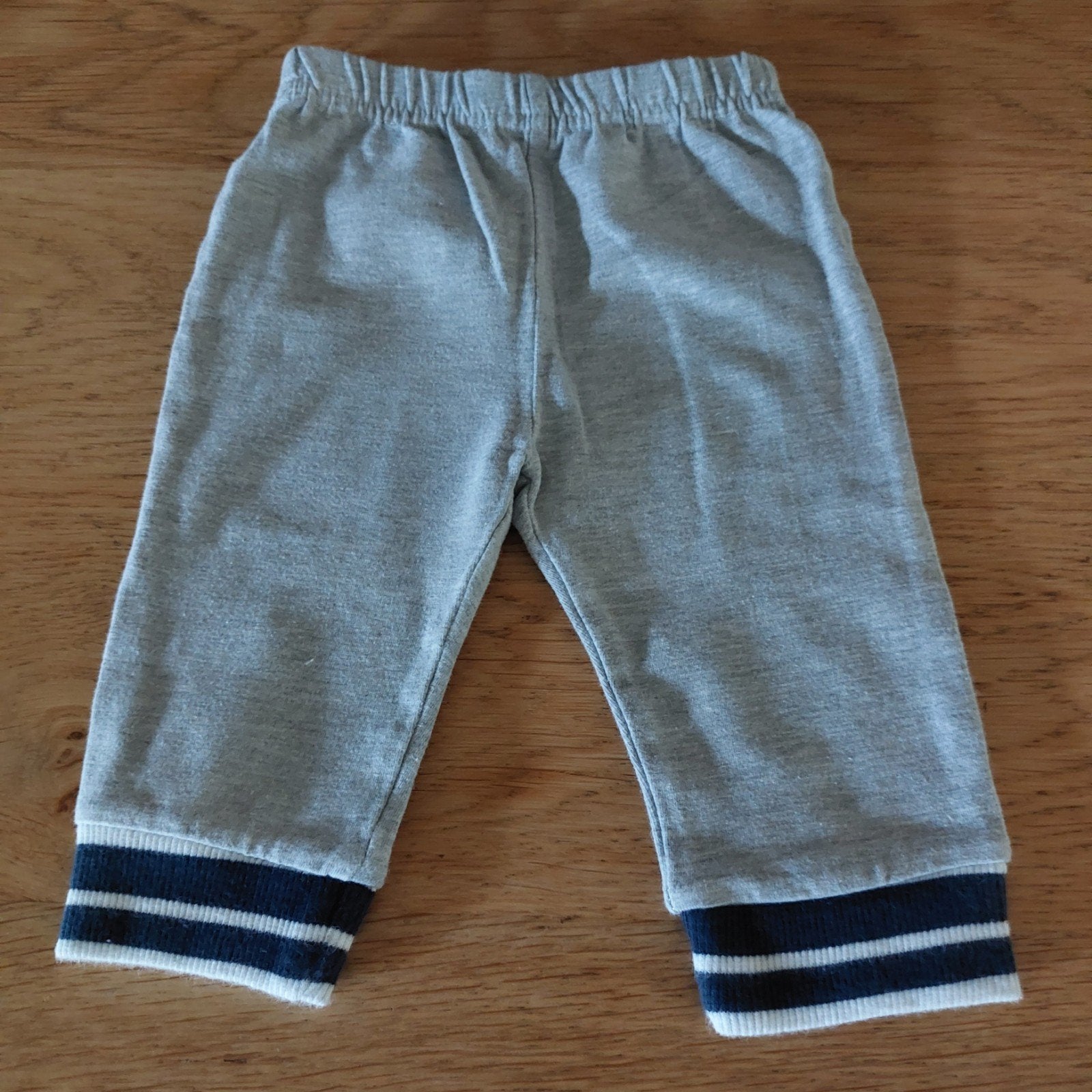 Grijs broekje van Dirkje - maat 62, Kinderen en Baby's, Babykleding | Maat 62, Ophalen, Broekje, Dirkje, Zo goed als nieuw