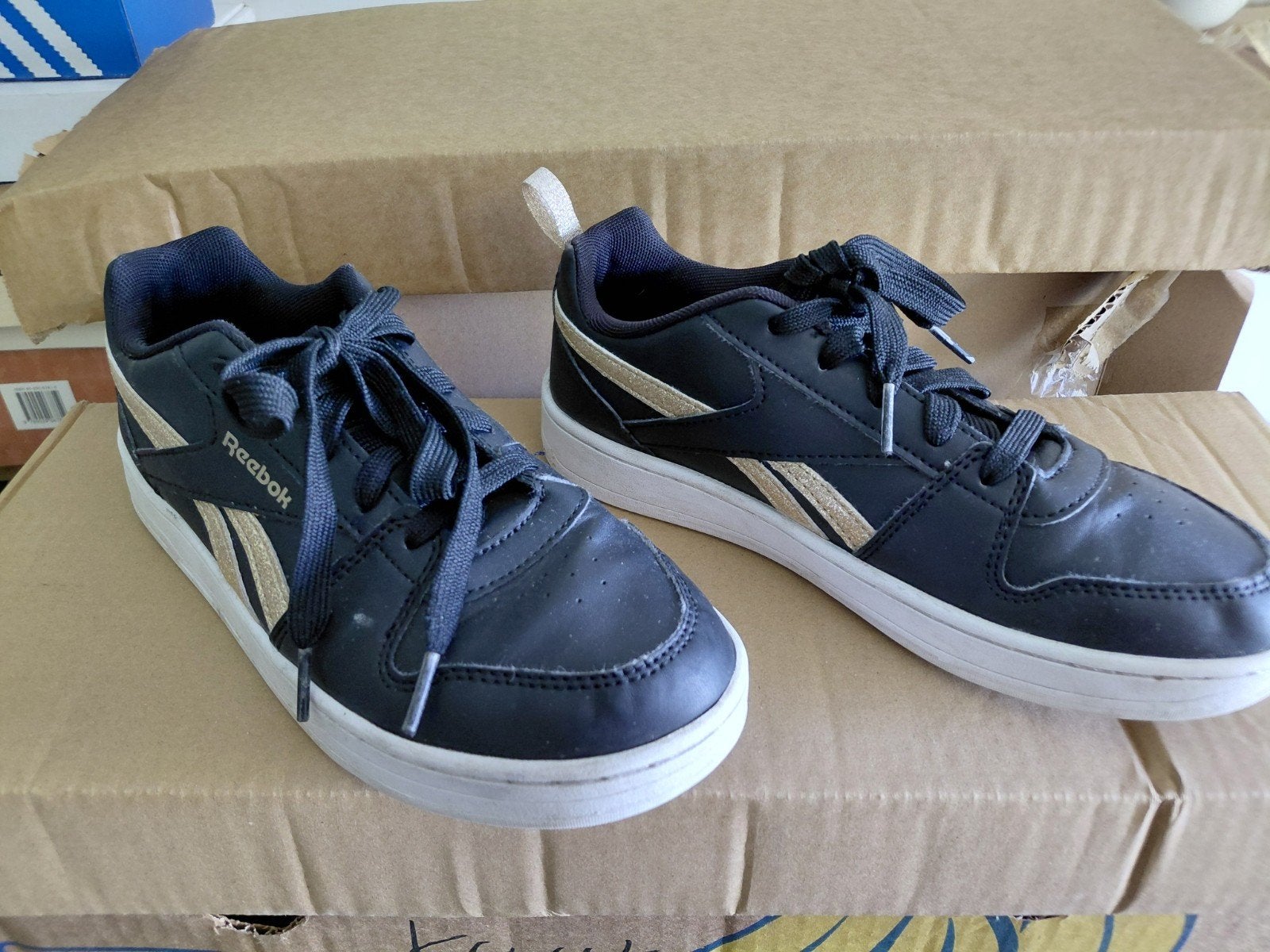 Reebok sneakers zwart met goud - Maat 38, Zwart, Ophalen of Verzenden, Sneakers of Gympen, Reebok