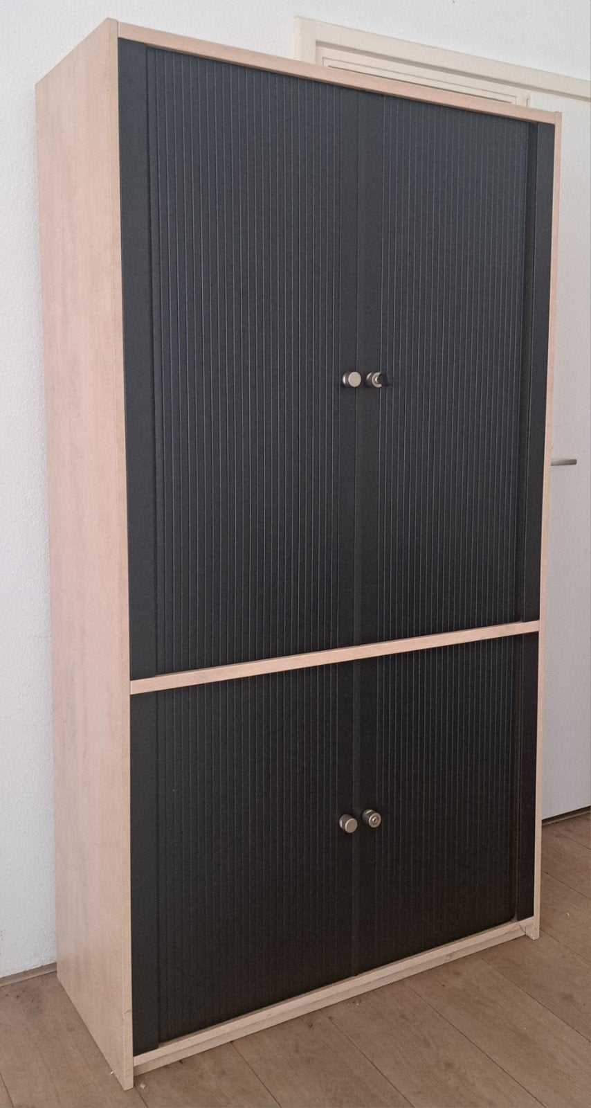 Nette kast, kan op slot, met sleutel, in Assen, Huis en Inrichting, Kasten | Roldeurkasten en Archiefkasten, Ophalen, 100 tot 150 cm