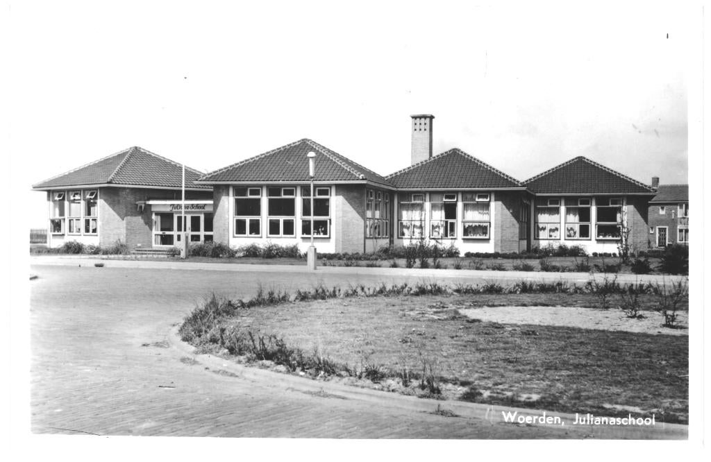 992477 Woerden 1956 Julianaschool Nette kaart onbeschreven, Ophalen of Verzenden, 1940 tot 1960, Ongelopen, Utrecht