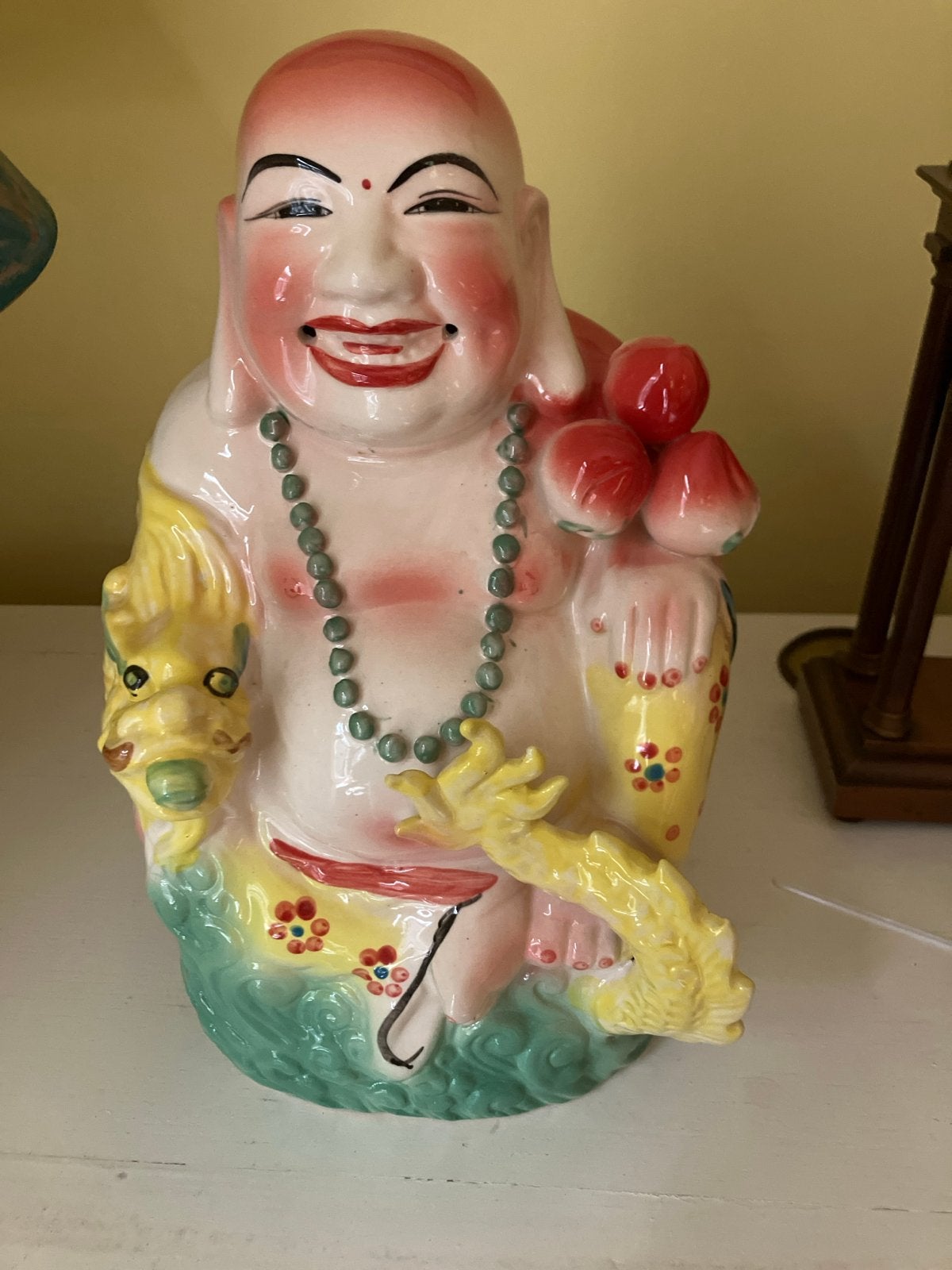 Lachende Boeddha met draak en vruchten, keramiek, Ophalen of Verzenden, Gebruikt, Steen/keramiek, Meerkleurig