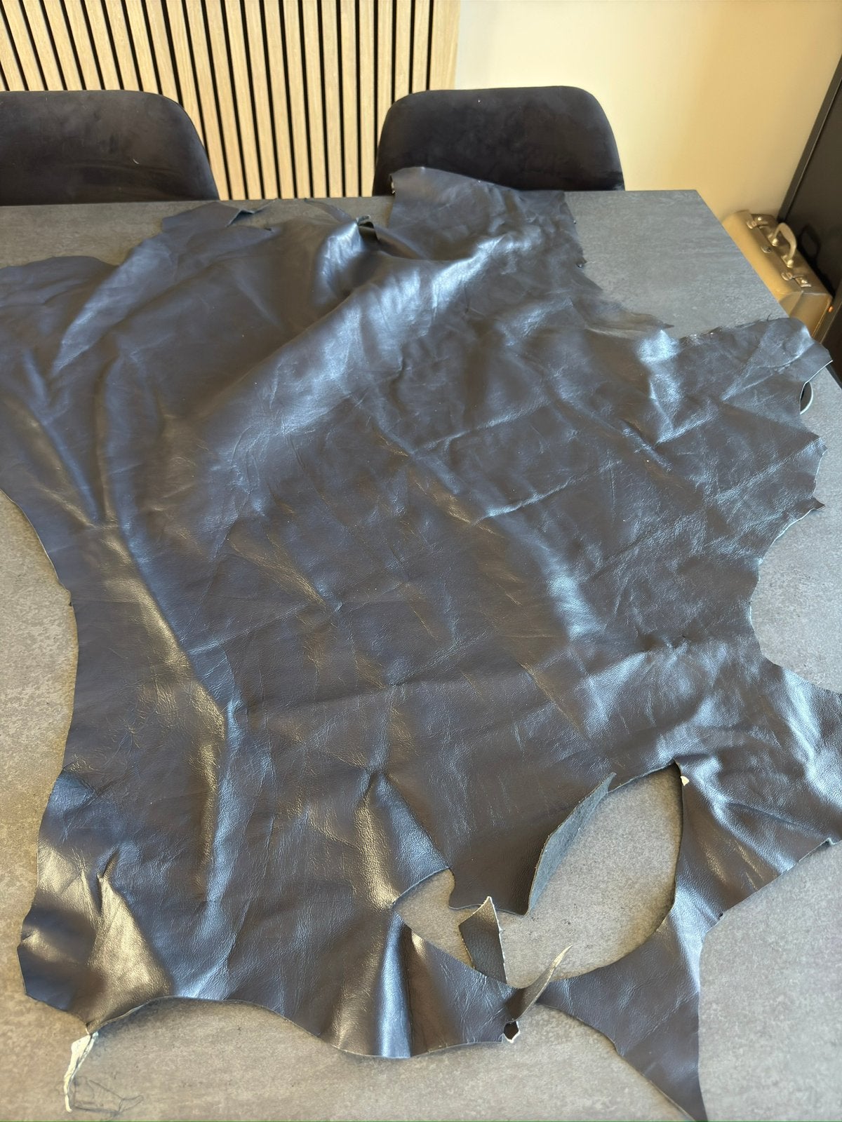 Kalfsleer donkerblauw - Leder - 107cm - 84cm, --, Ophalen of Verzenden, Zo goed als nieuw, --