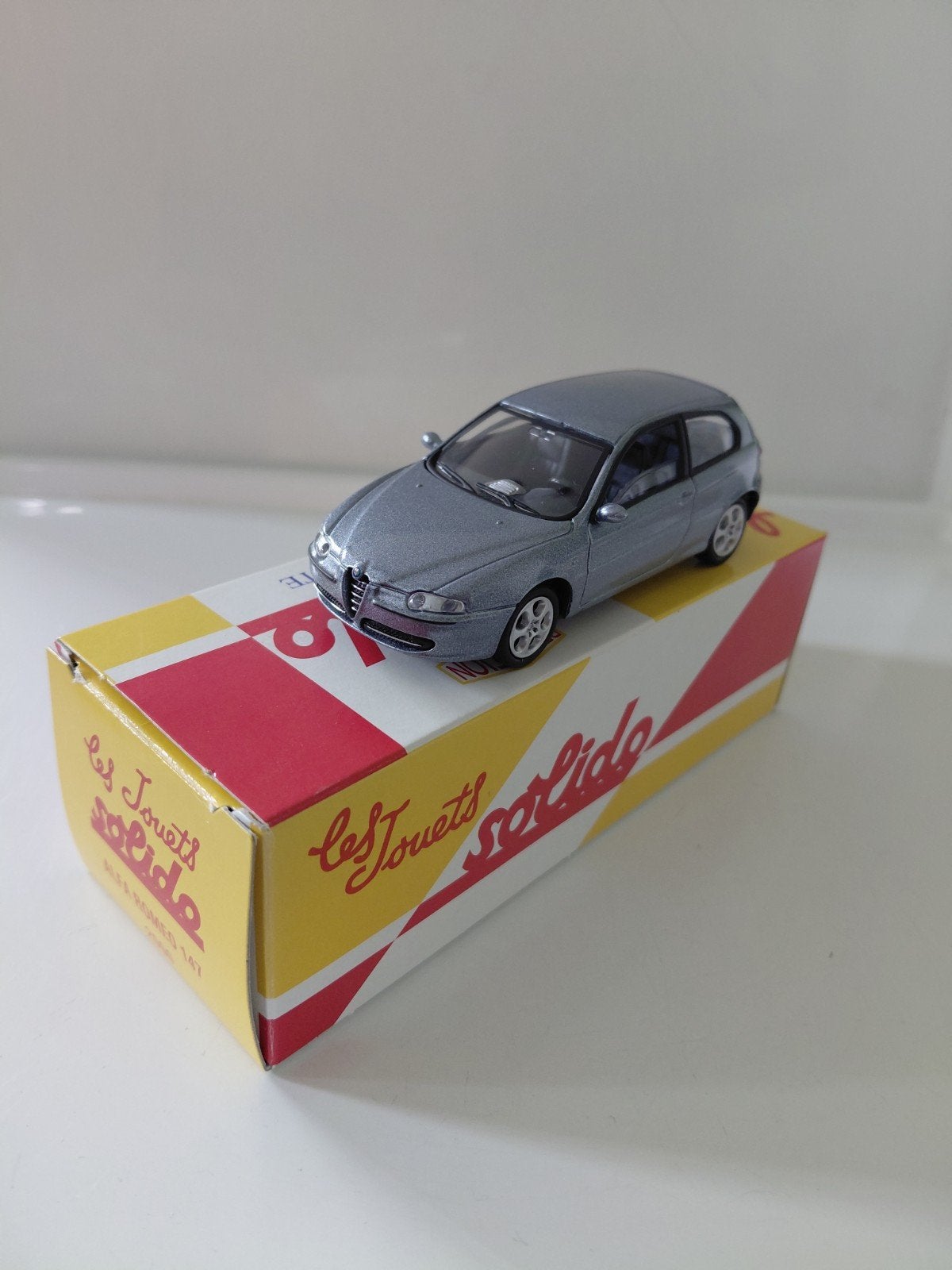 Alfa Romeo 147 1/43, Ophalen of Verzenden, Zo goed als nieuw, Auto, Solido