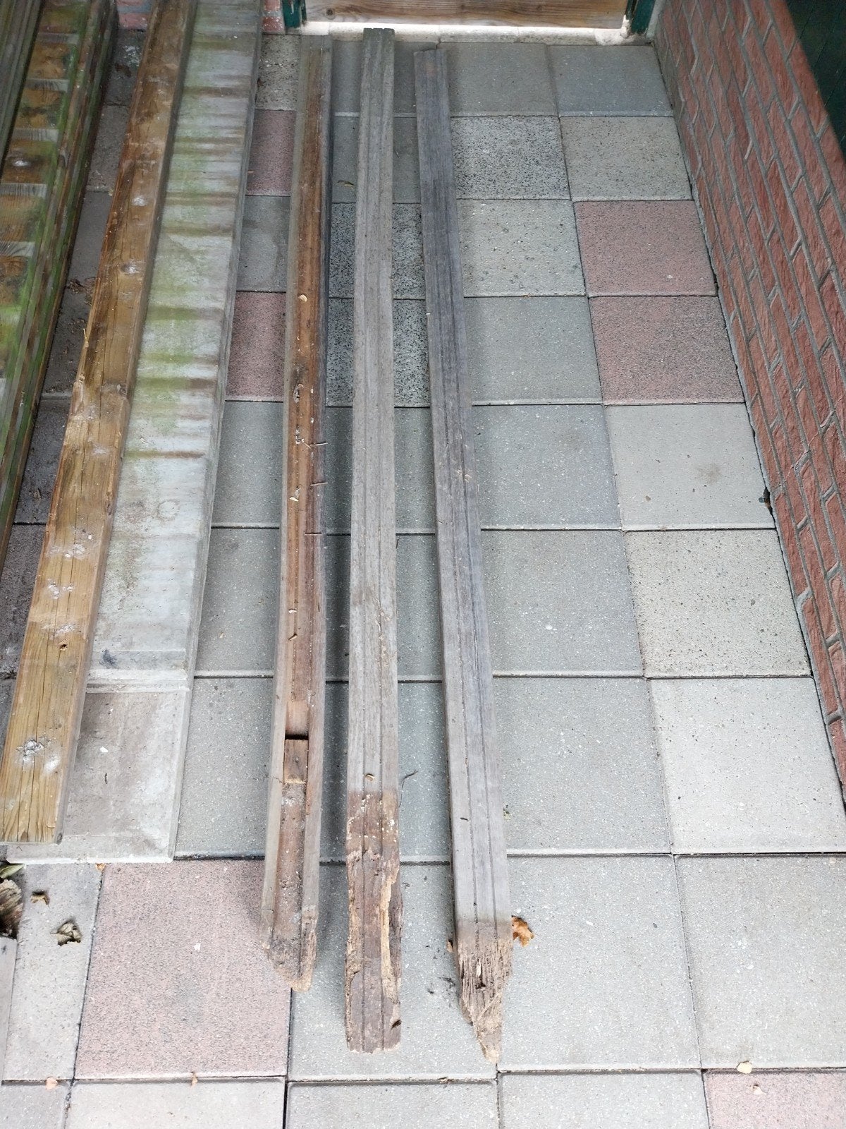Schuttingpalen,Hout, gebruikt. Palen, stookhout etc, Ophalen, Minder dan 3 meter, Hout, 1 tot 2 meter