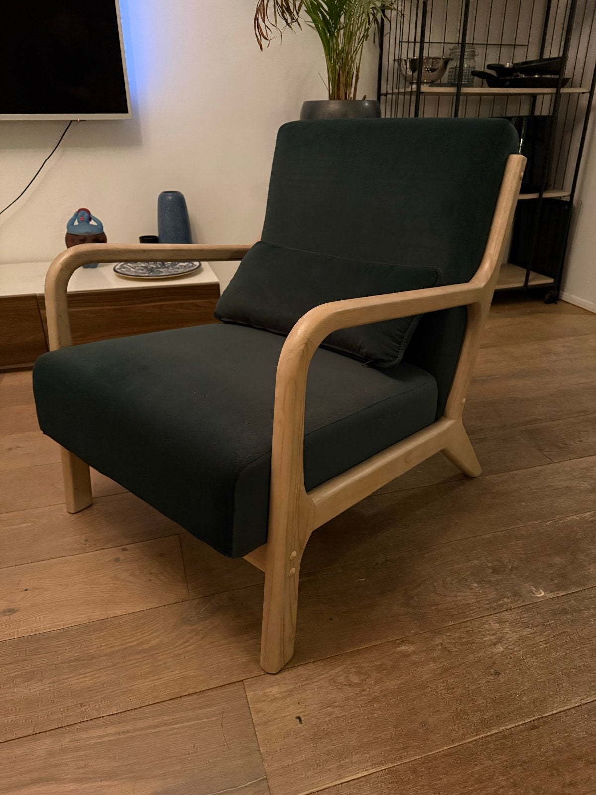 Zo goed als nieuwe WOOOD Mark stoel - Flessengroen, Huis en Inrichting, Ophalen, Zo goed als nieuw, Hout, 75 tot 100 cm