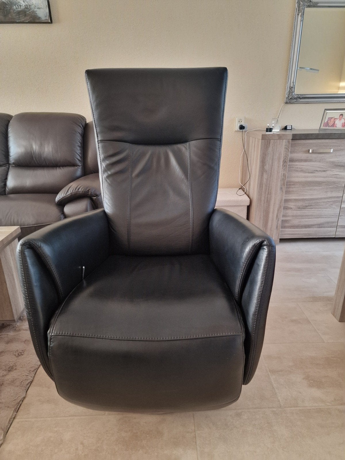 Zwarte leren relaxfauteuil met draaivoet, Ophalen, Gebruikt, 75 tot 100 cm, Modern, comfortabel