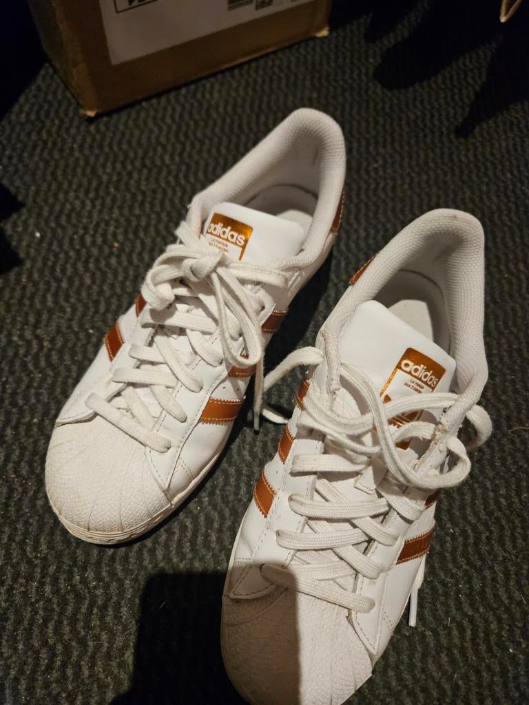 Adidas superstar koper, Kleding | Dames, Schoenen, Ophalen of Verzenden, Zo goed als nieuw, Sneakers of Gympen