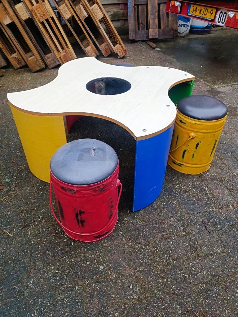 Kinder-speelhoek - Kleurrijke Lego tafel met 3 blik-krukjes, Ophalen, Hout