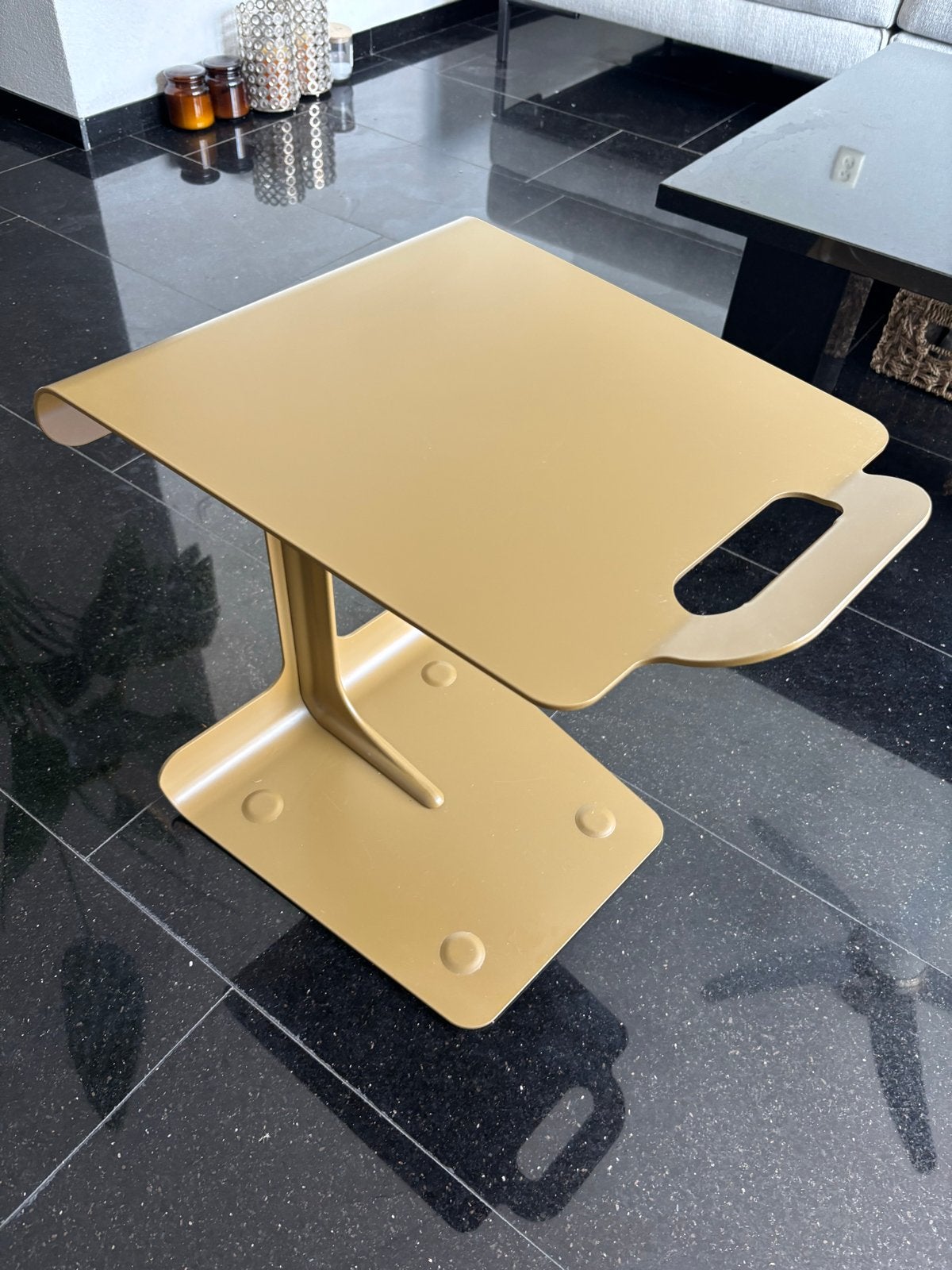 Design on stock Gouden bijzettafel/laptoptafel, Minder dan 45 cm, Minder dan 55 cm, Metaal of Aluminium, Ophalen of Verzenden