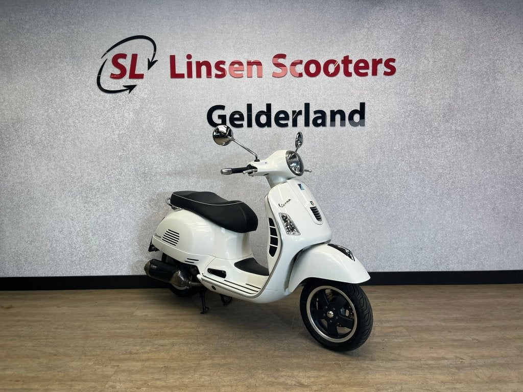 Vespa GTS 300cc i.e. Wit 2011, Scooter, Particulier, Minimaal motorrijbewijs A2, Automaat