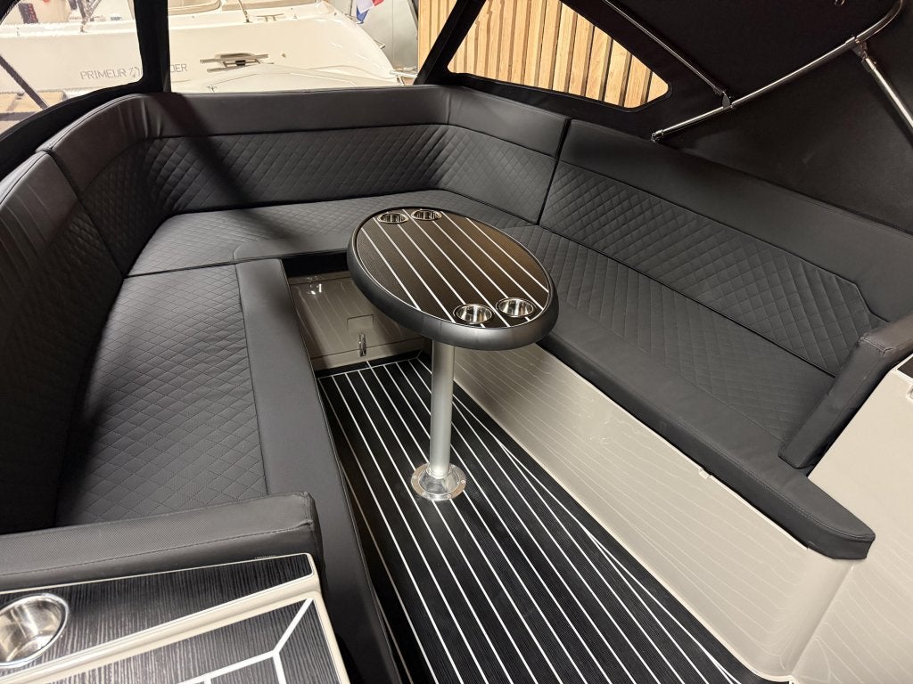 Foto 10 van Nieuwe MAASSLOEP 680 Retro 60PK HONDA KOELKST AUDIO BOEGSCHR