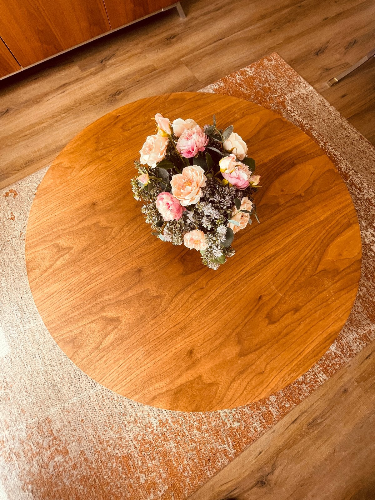 Ronde salontafel walnoot fineer - 100 cm doorsnede, Huis en Inrichting, Ophalen, Gebruikt, 100 tot 150 cm, Rond