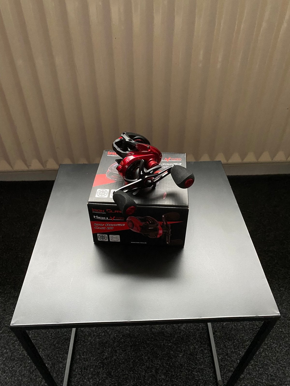 Iron Claw High V Red Baitcast Reel, Watersport en Boten, Hengelsport | Roofvissen, D, Molen, Nieuw, Ophalen of Verzenden