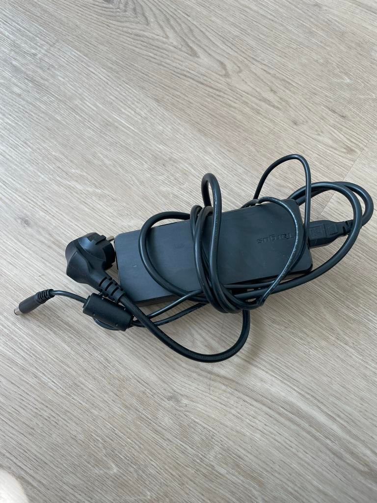 Targus laptoplader/adapter - Universeel, Computers en Software, Laptop-opladers, Zo goed als nieuw, Ophalen of Verzenden
