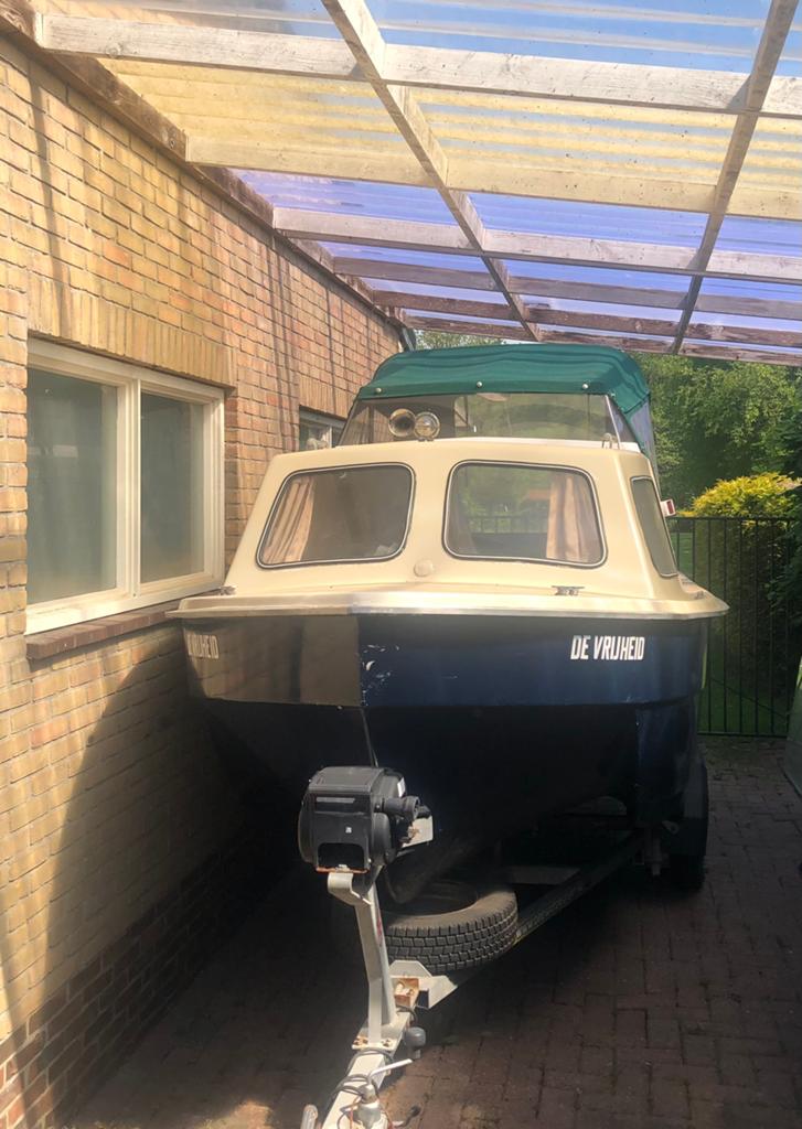 Polyester Kajuitboot / karperboot / visboot, Ophalen, Gebruikt, Polyester, Benzine