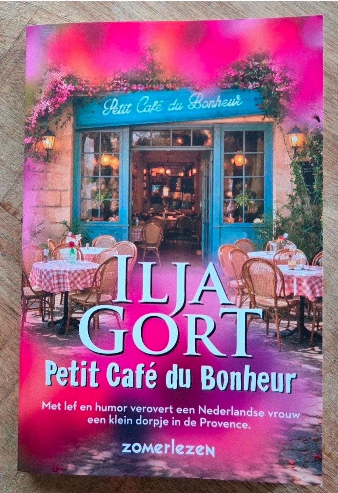 Ilja Gort - Petit Café de Bonheur, Boeken, Ophalen of Verzenden, Zo goed als nieuw, Ilja Gort