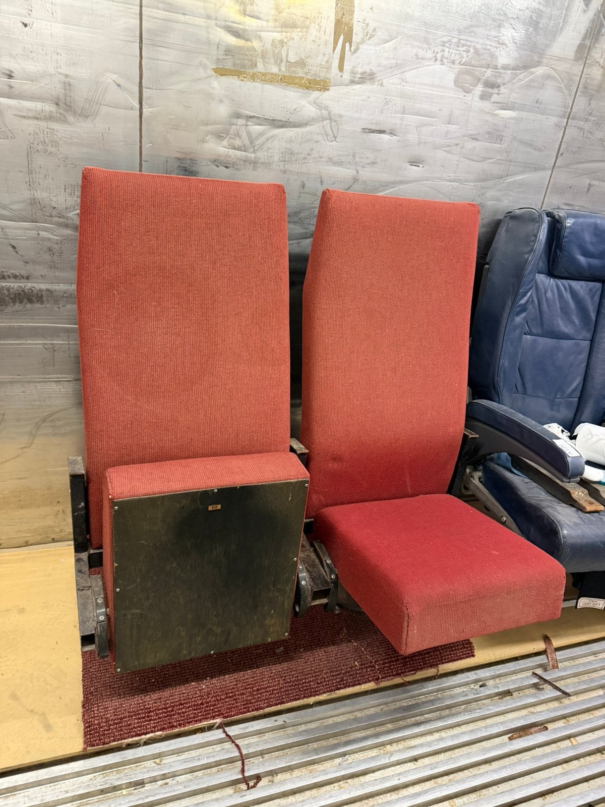 THEATERSTOELEN uit de lievekamp oss, Huis en Inrichting, Gebruikt, Twee, Ophalen of Verzenden, Theater
