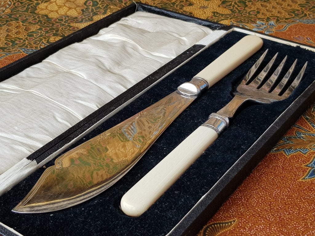 Mooi oud Engels silverplate viscouvert in een etui 31,4 cm., Antiek en Kunst, Antiek | Bestek, Ophalen of Verzenden