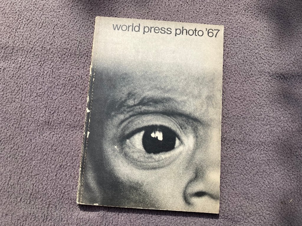 👁️ world press photo 1967, Ophalen of Verzenden, Gelezen