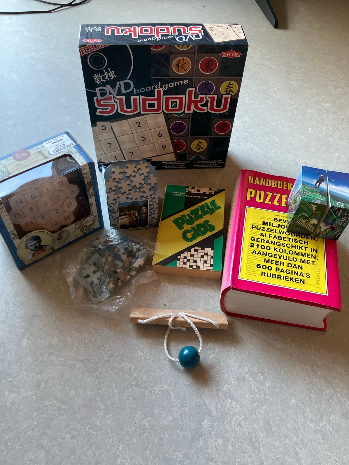 Diverse puzzels en spellen: Sudoku, legpuzzel, Ophalen, Minder dan 500 stukjes, Zo goed als nieuw, Overige typen