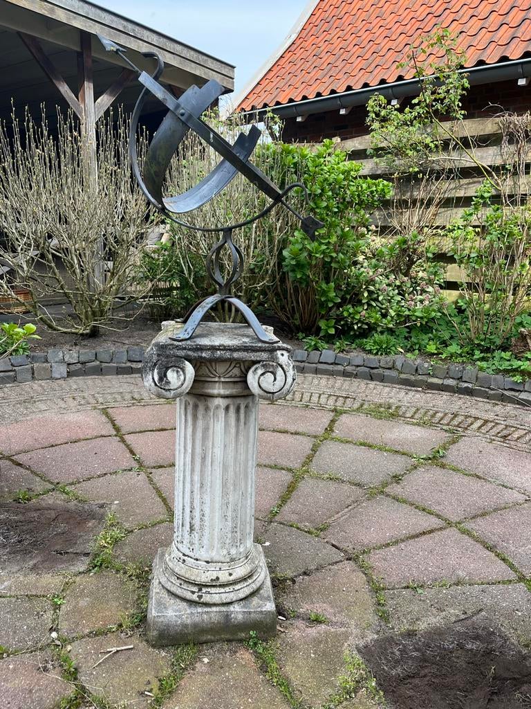 Antieke Zonnewijzer op Klassieke Zuil voor Tuin, Ophalen, Gebruikt