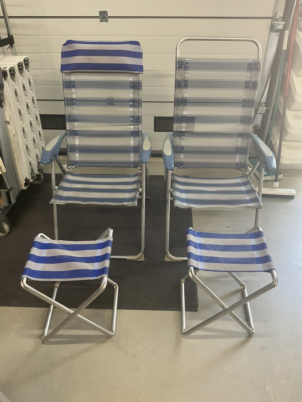 2 verstelbare camping stoelen met 2 krukjes of voetenbankje, Ophalen, Zo goed als nieuw, Campingstoel