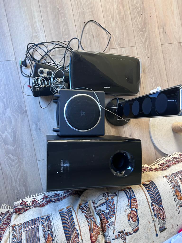 Samsung en Logitech audiosysteem, Audio, Tv en Foto, Stereo-sets, Ophalen of Verzenden, Gebruikt, Speakers, Overige merken