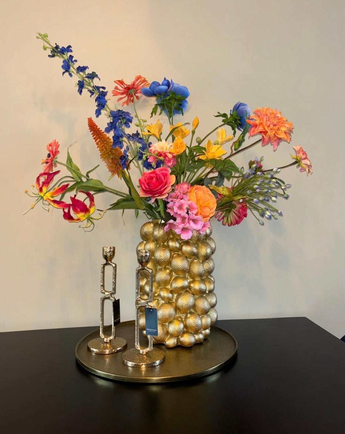 Intratuin Gouden vaas met bubbeltextuur en kunstbloemen, Ophalen, Overige materialen, Met patroon/structuur, Nieuw
