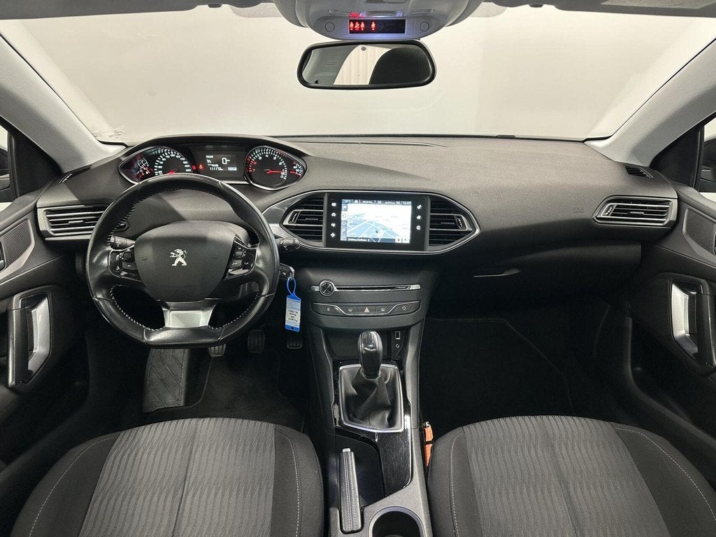 Peugeot 308 1.2 PureTech Blue Lion PANO NAVIGATIE TREKHAAK C, Auto's, Peugeot, Voorwielaandrijving, Stof, Gebruikt, 1199 cc