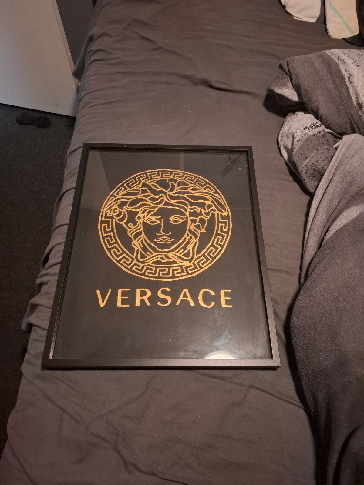 Met de hand geverfde Medusa Versace lijst, Ophalen of Verzenden, Zo goed als nieuw, Schilderij, 50 tot 75 cm
