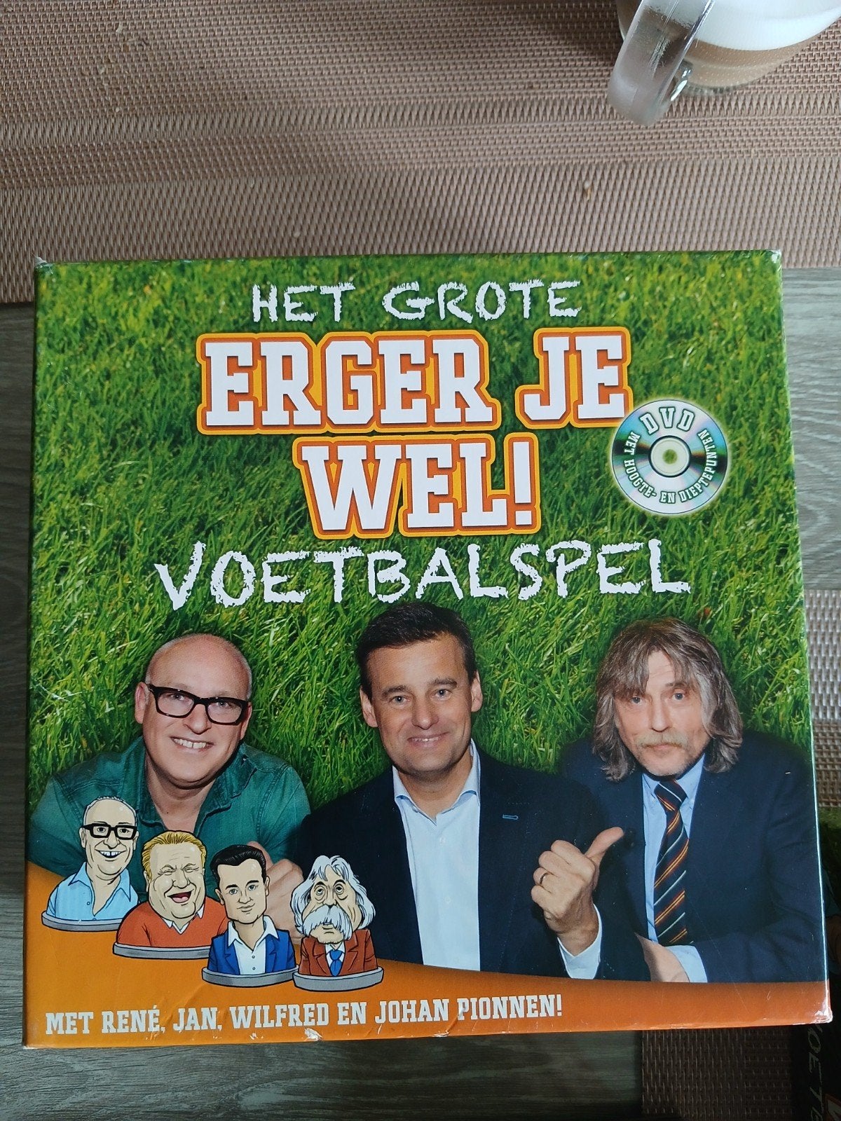 Het Grote Erger Je Wel! Voetbalspel - Compleet met DVD, Hobby en Vrije tijd, Gezelschapsspellen | Bordspellen, Een of twee spelers