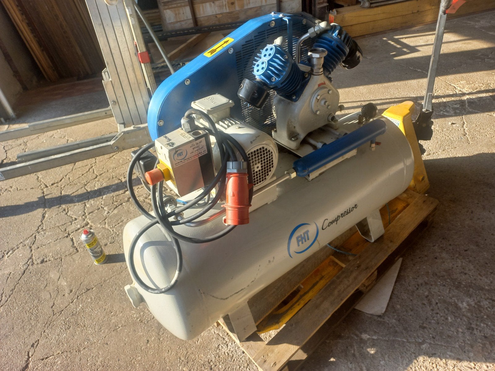compressor 200l, 100 liter of meer, Ophalen, 6 tot 10 bar, 200 tot 400 liter/min