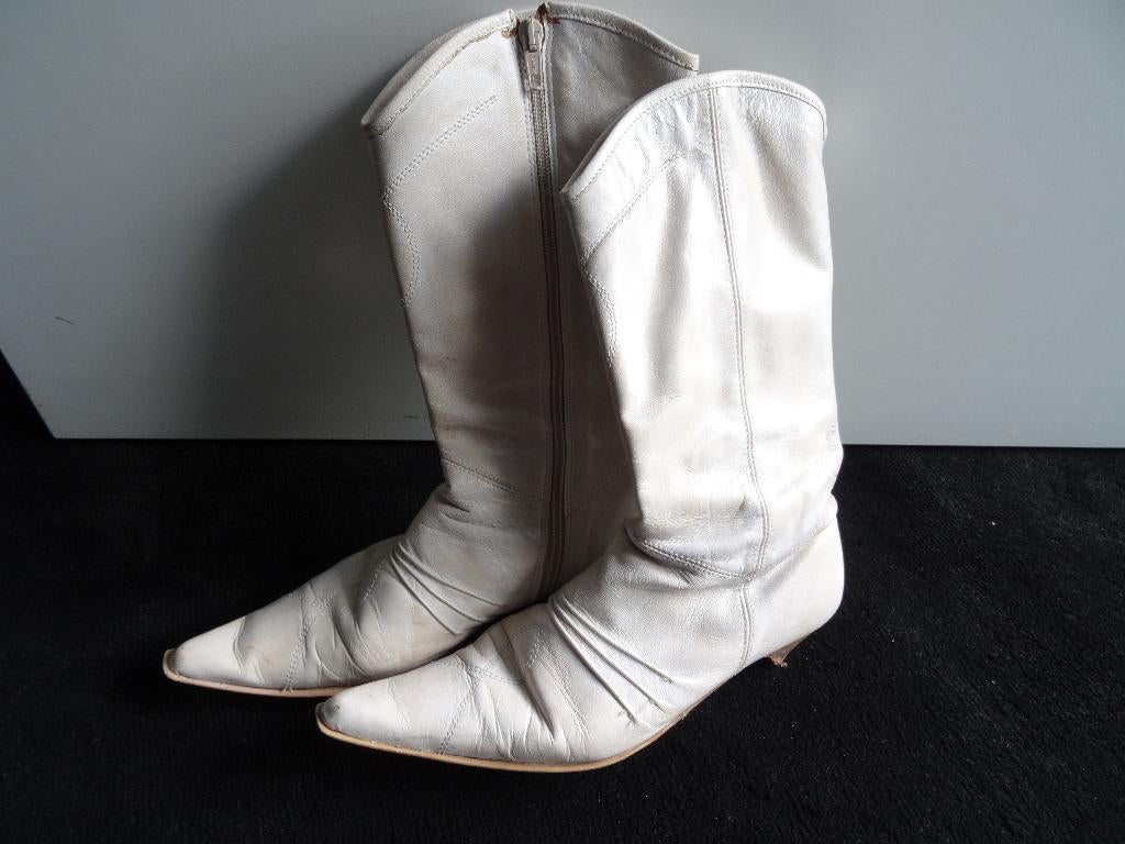 creme kleurige leren  laarzen 39, Kleding | Dames, Schoenen, Hoge laarzen, Overige kleuren, Ophalen of Verzenden, Gedragen