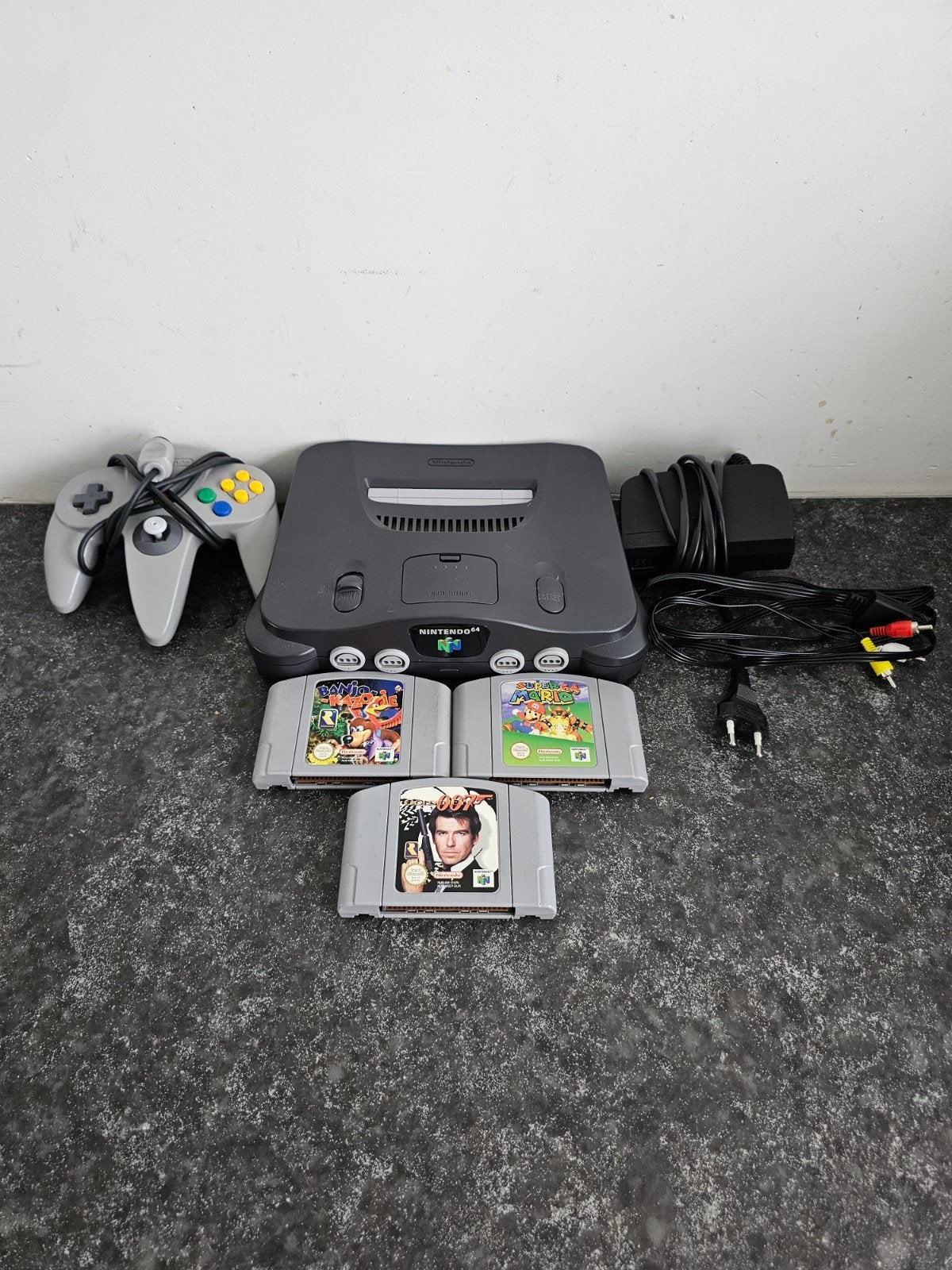 Nintendo 64 Console met 1 controller en 3 games, Spelcomputers en Games, Ophalen, Zo goed als nieuw, Met 1 controller, Met games