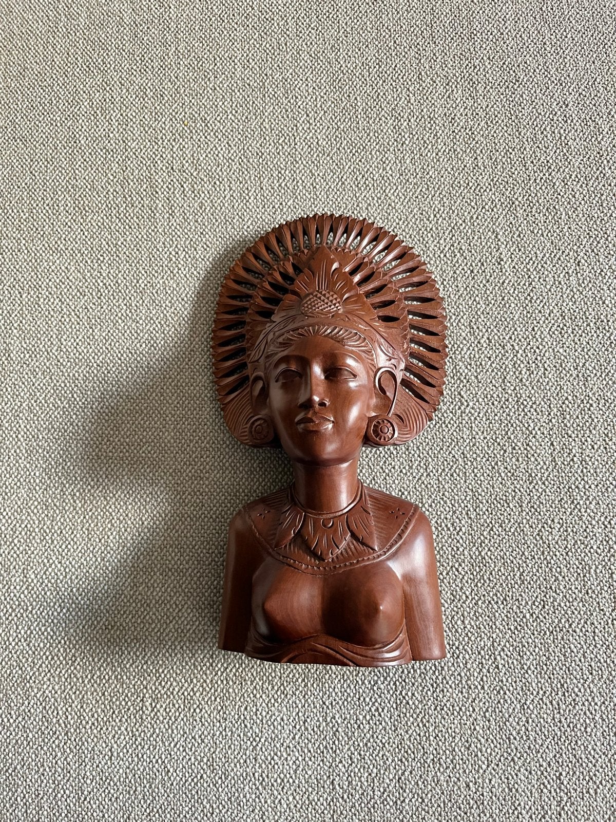 Houten Buste van Vrouw met Hoofddeksel - Handgesneden, Antiek en Kunst, Ophalen, Buste, Handgemaakt, 20 - 50 cm