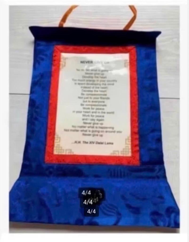 Tibetaans doek Dalai Lama wanddoek “never give up” 30 x 20, Ophalen of Verzenden