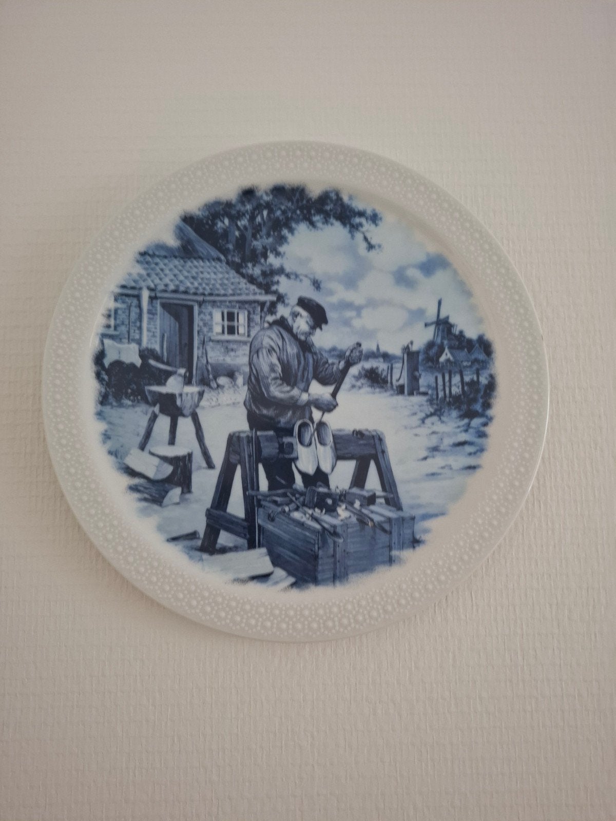 Delfts blauw wandbord: Klompenmaker, Ophalen of Verzenden