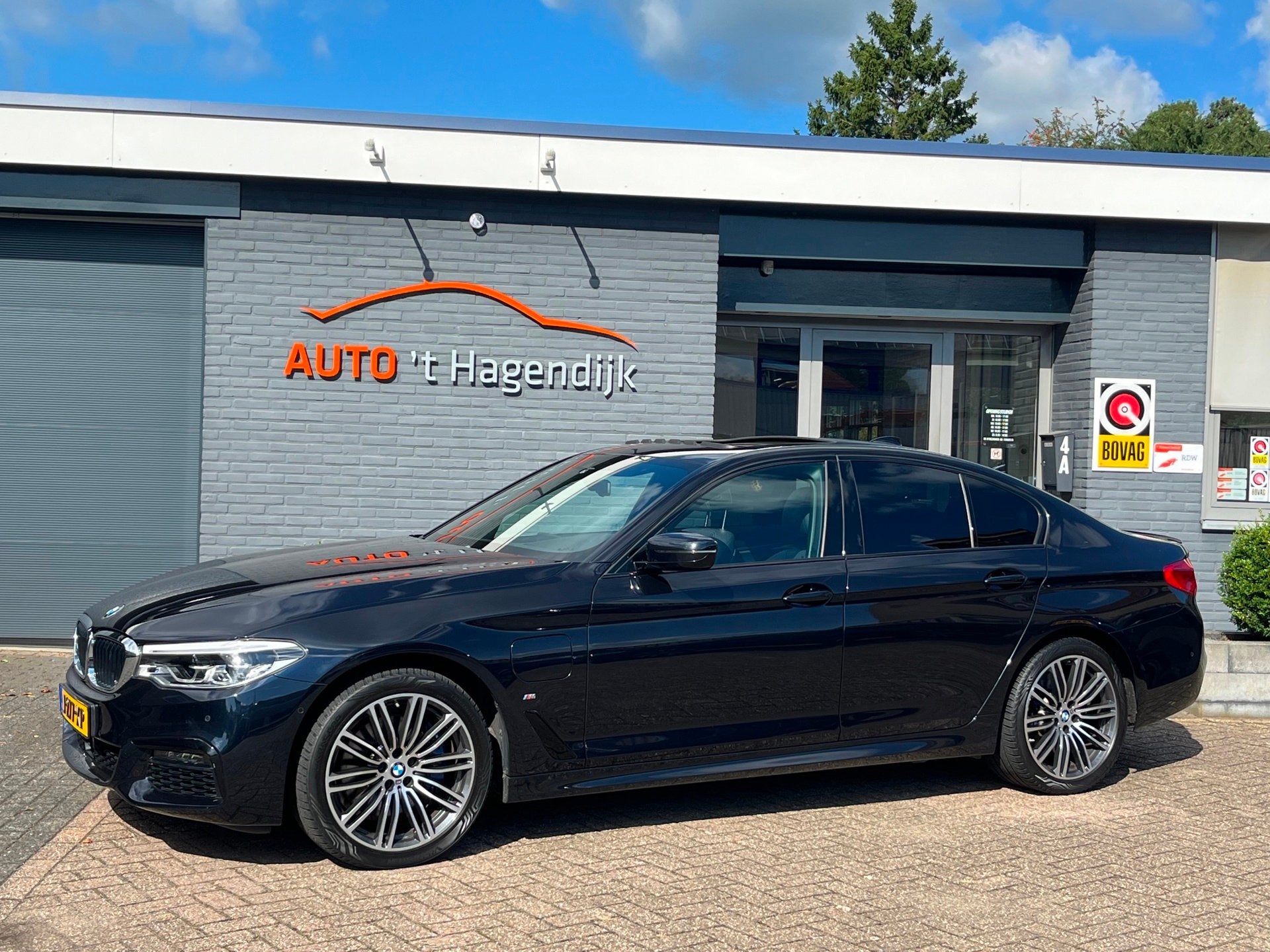 BMW 5-serie 530e xDrive M-Sport HE pano 19" HUD leder, Automaat, 1998 cc, Gebruikt, Zwart