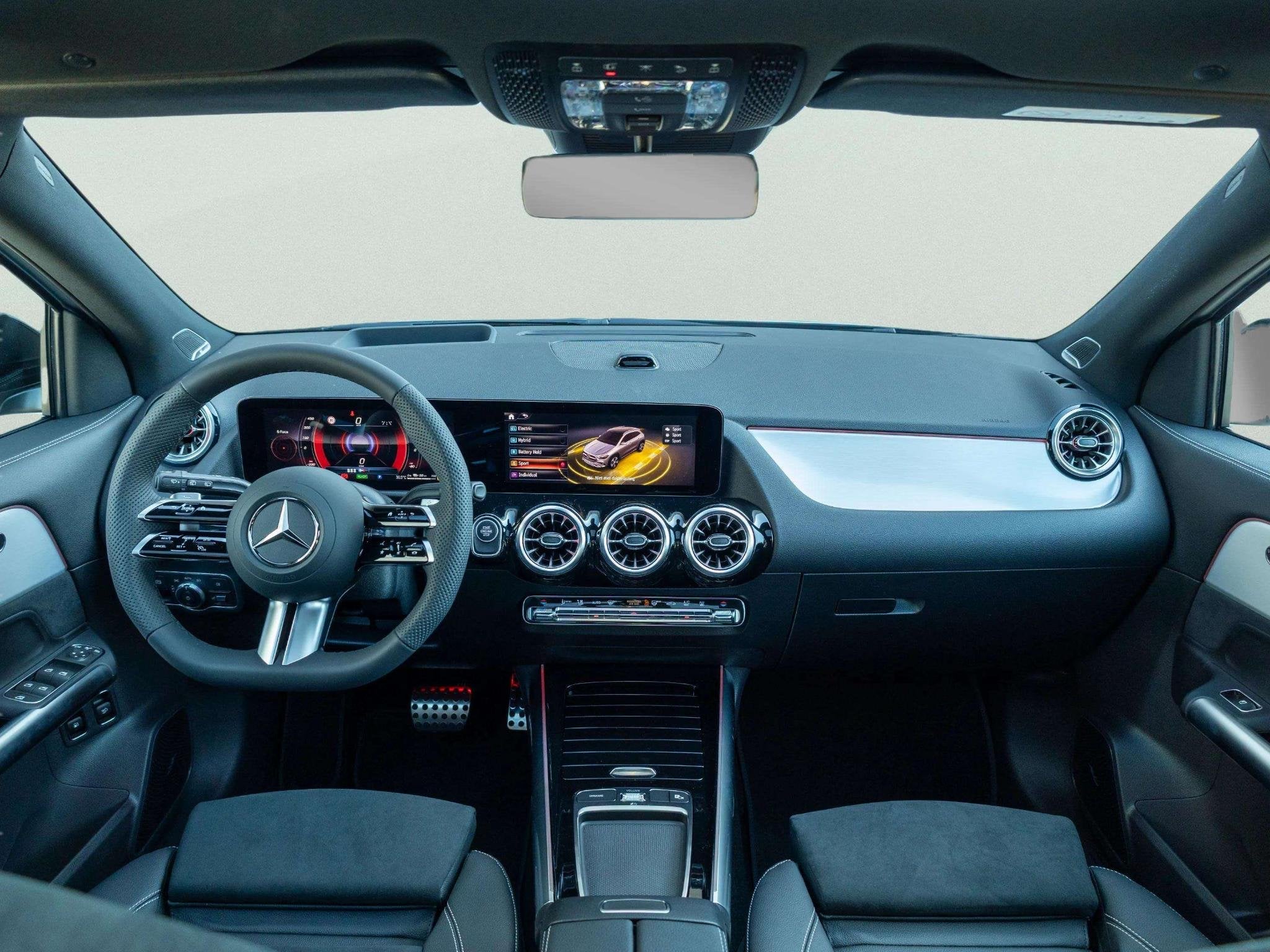 Mercedes-Benz GLA 250 e 140 Years Edition Premium PLUS | Pan, Auto's, Dealer onderhouden, 1800 kg, 4 cilinders, 16 kWh
