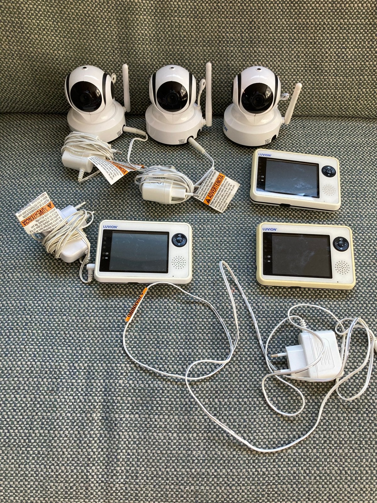 Luvion Essential Babyfoon met 3 camera's en 3 beeldschermen, Ophalen of Verzenden, Gebruikt, 100 tot 250 meter, Camera