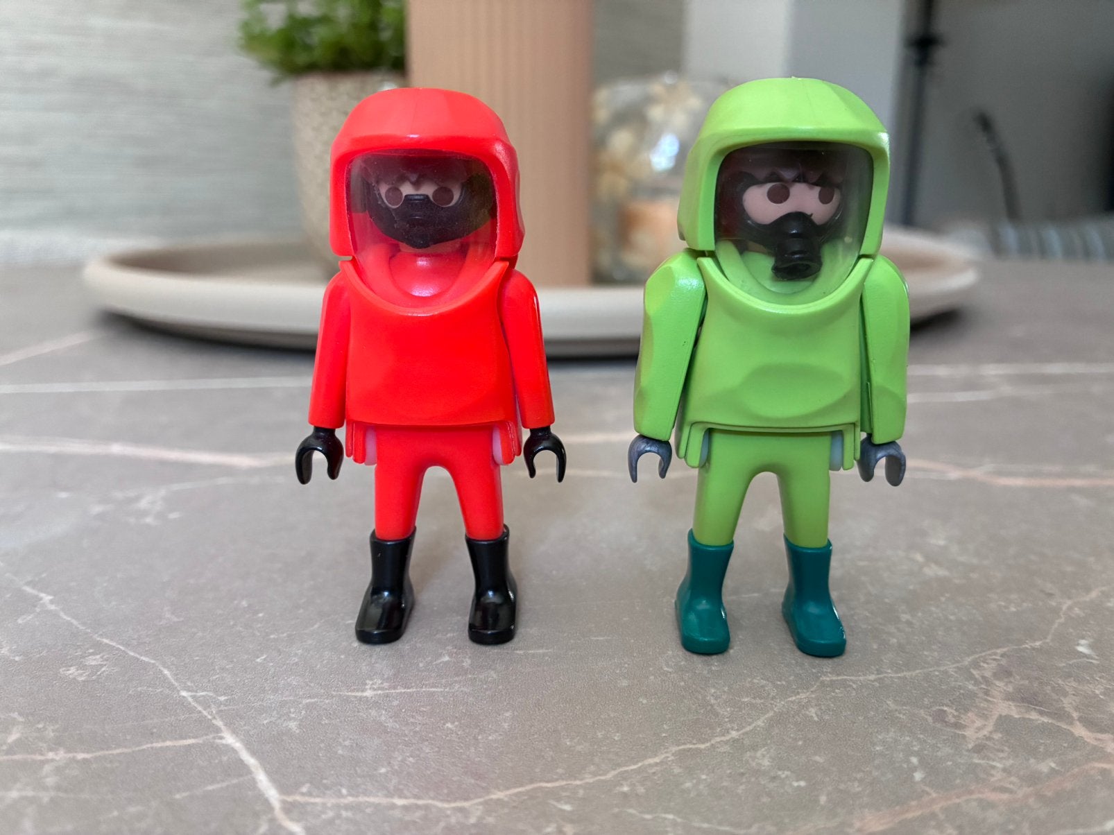 2x poppetje in chemisch pak., Kinderen en Baby's, Speelgoed | Playmobil, Ophalen of Verzenden, Zo goed als nieuw, Losse onderdelen