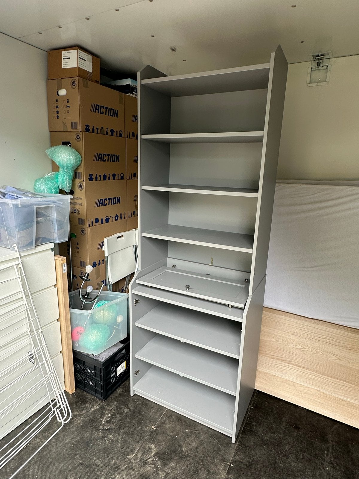 Ikea Hauga kast grijs - Boekenkast met deuren, Huis en Inrichting, Ophalen, Overige materialen, Gebruikt, 50 tot 100 cm