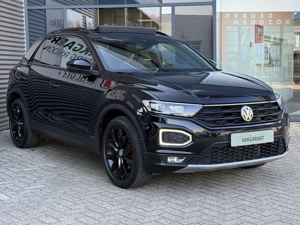 Volkswagen T-Roc 1.5 TSI Sport Black Style BLACKSTYLE,NAV/CA, 12 maanden, Stof, Zwart, 4 cilinders
