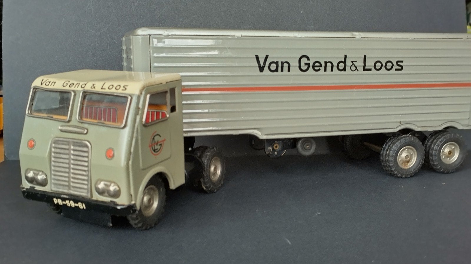 Arnold Blik Van Gend & Loos vrachtwagen Pol, Verzenden