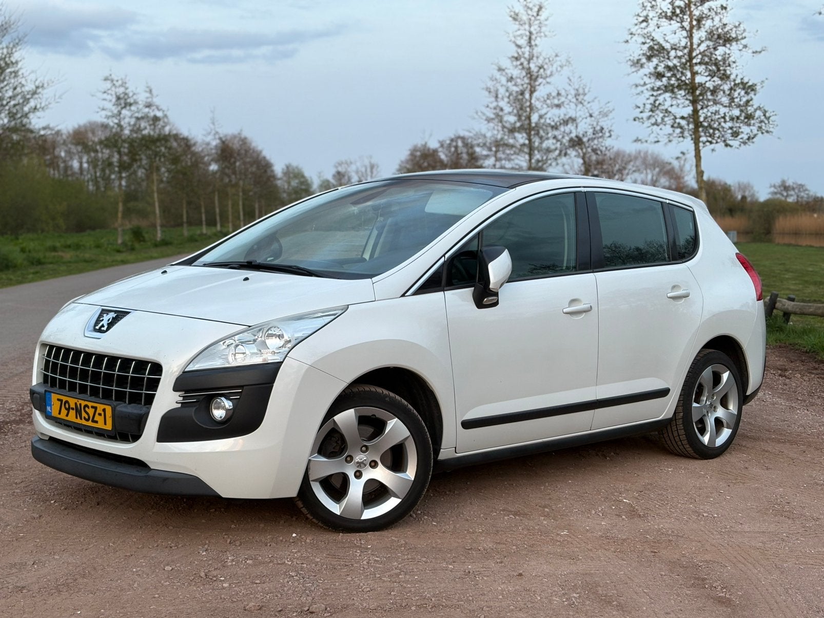 Peugeot 3008 1.6 THP AUT 2010 Wit, Auto's, Peugeot, Wit, Origineel Nederlands, Particulier, 1455 kg