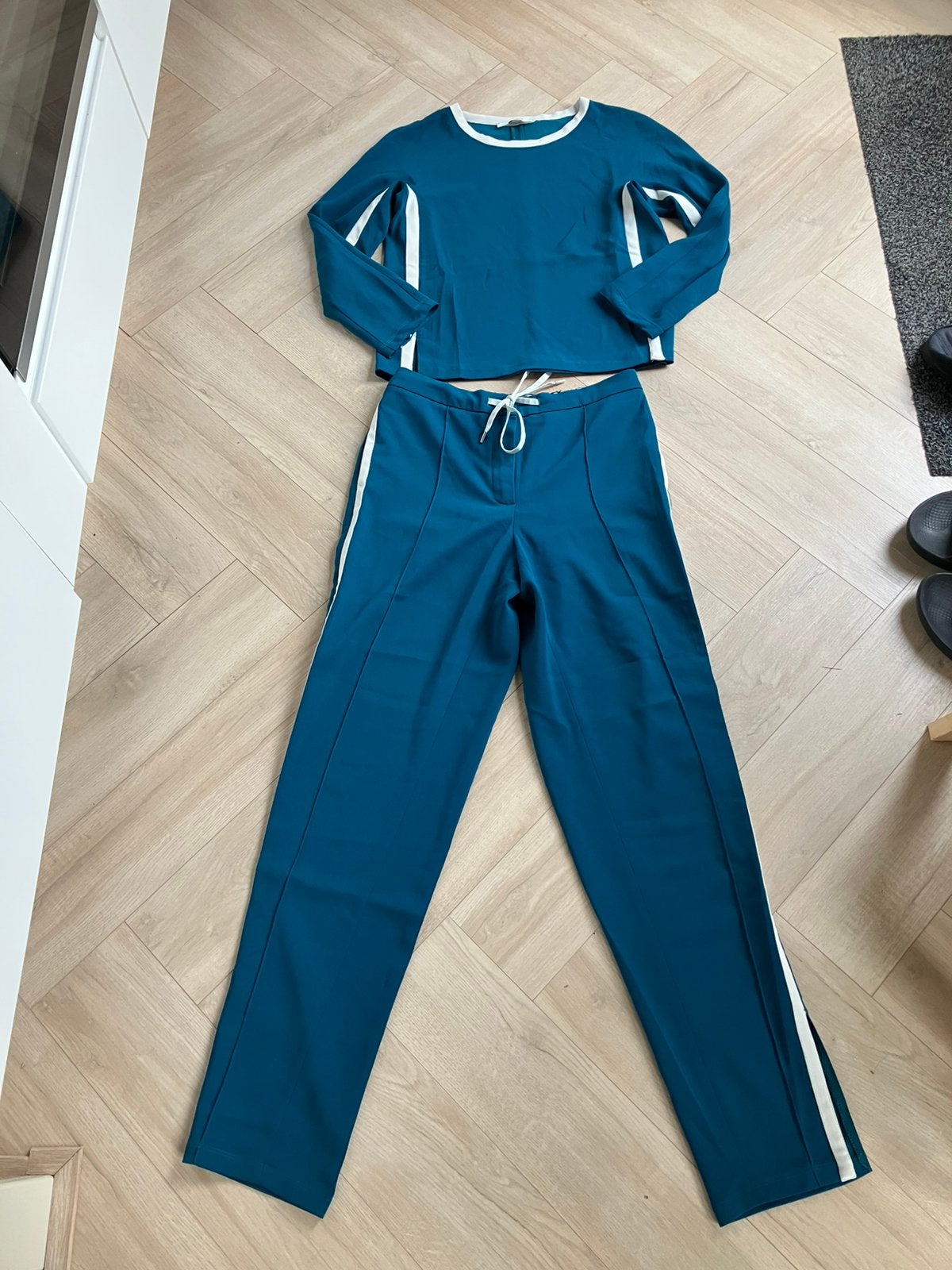 Mooi pak van vanilia (broek mt 36; shirt mt 34), Ophalen of Verzenden, Zo goed als nieuw, Maat 36 (S), Blauw