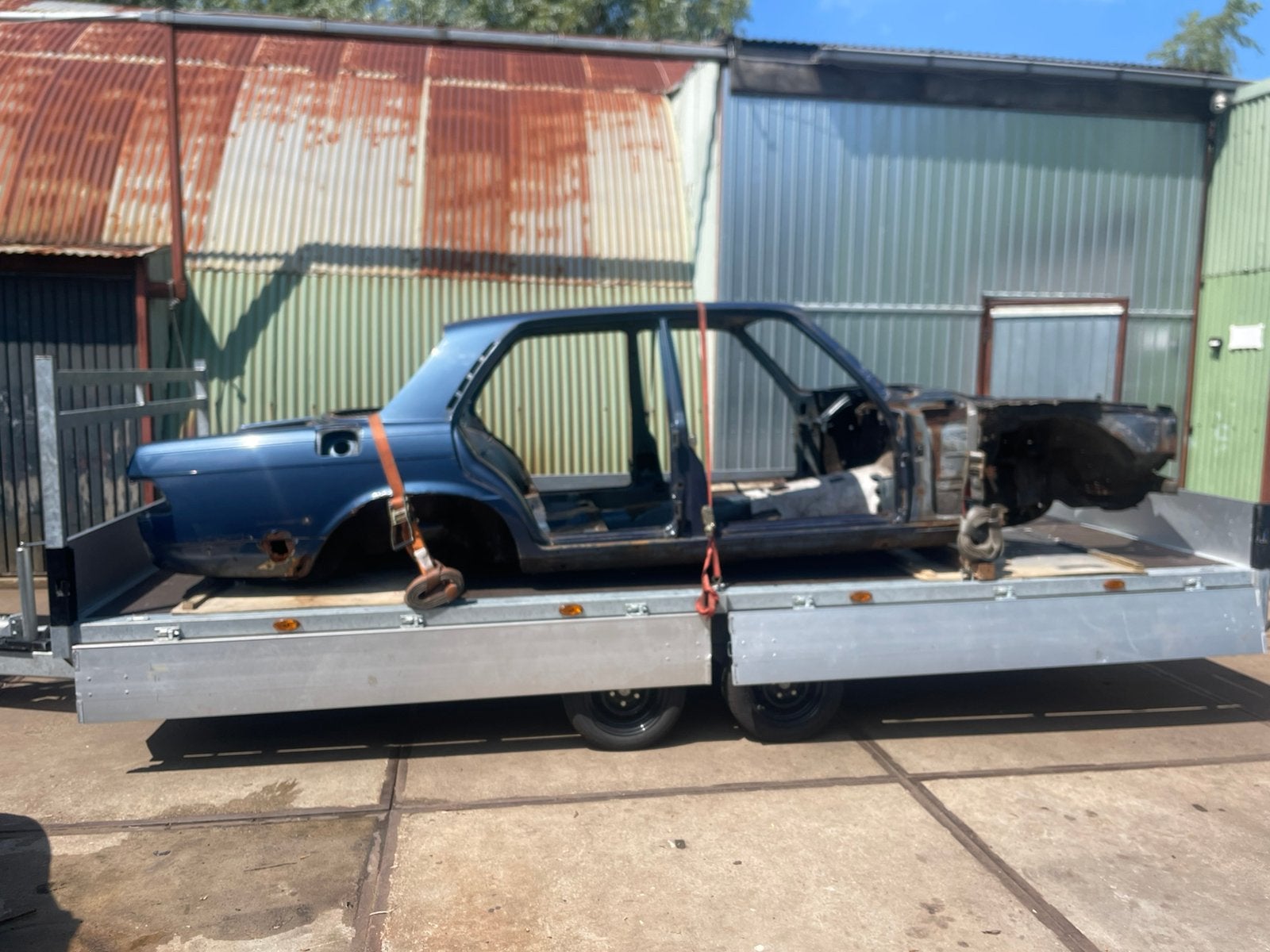 Blikwerk van Mercedes, Ophalen, Zo goed als nieuw