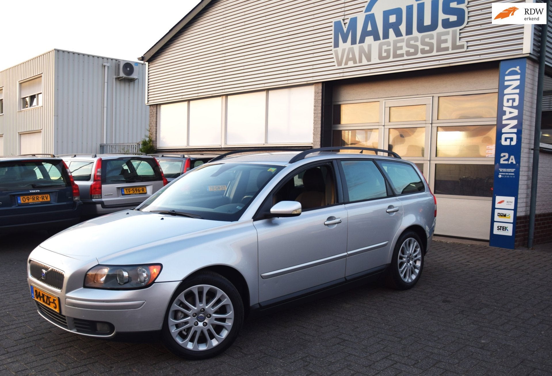 Volvo V50 2.4 Summum 140 pk, Gebruikt, Zwart, 700 kg, Leder en Stof