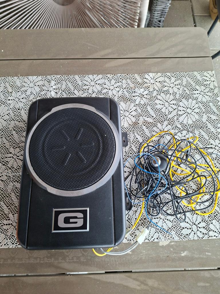 Gladen 8inch under seat subwoofer, Ophalen